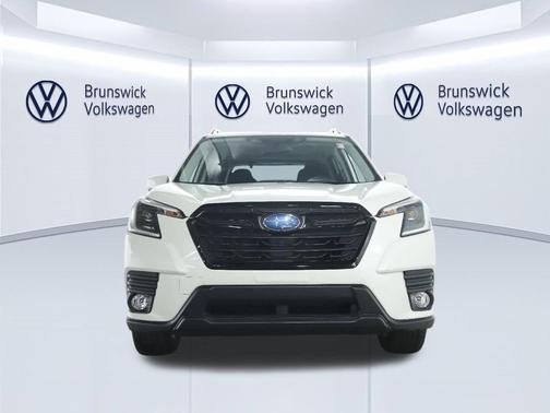 Crystal White Pearl 2023 Subaru Forester Premium