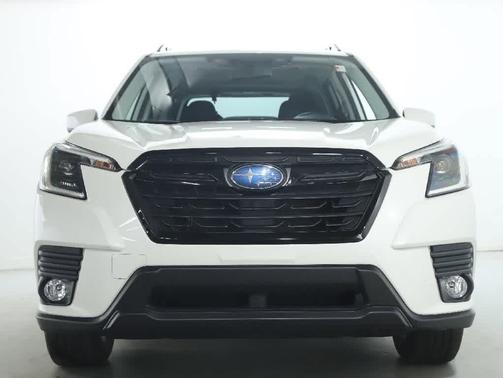 Crystal White Pearl 2023 Subaru Forester Premium