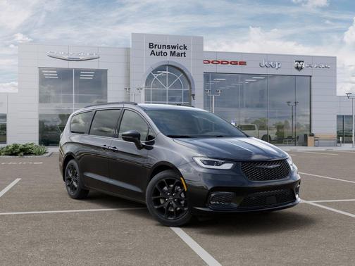 Diamond Black Crystal Pearlcoat 2026 Chrysler Pacifica L