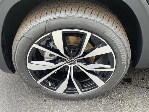 2025 Volkswagen Atlas 2.0T SEL Premium R-Line 4MOTION