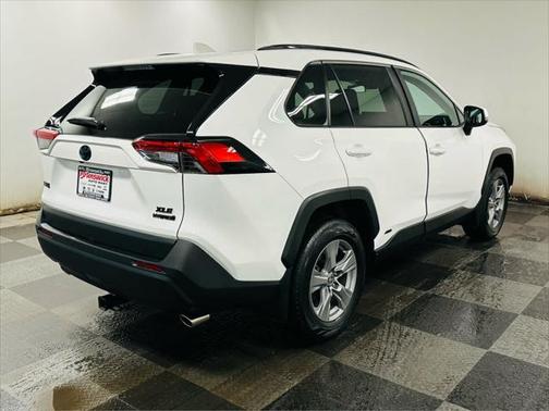 2022 Toyota RAV4 Hybrid XLE