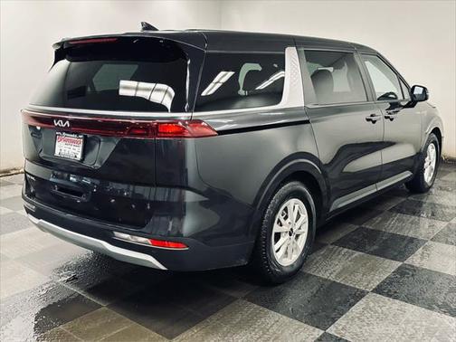 2023 Kia Carnival LX
