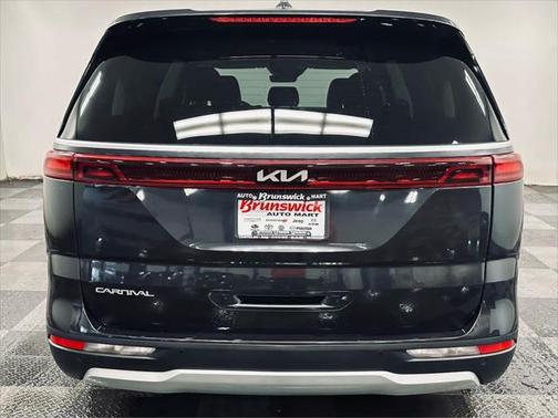2023 Kia Carnival LX