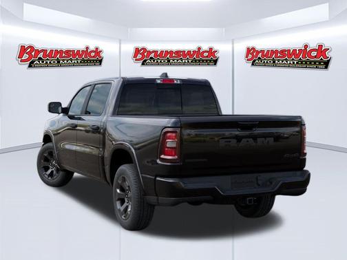 Diamond Black Crystal Pearlcoat 2026 RAM 1500 Big Horn/Lone Star