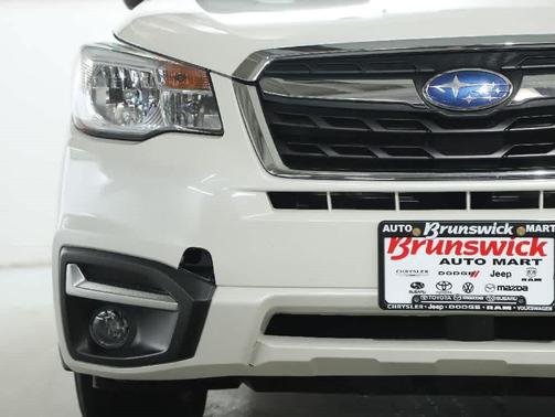 Crystal White Pearl 2017 Subaru Forester 2.5i Premium