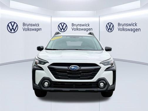 Crystal White Pearl 2025 Subaru Outback Premium
