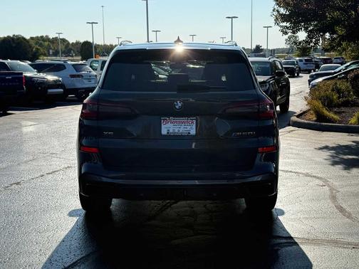 2022 BMW X5 M50i