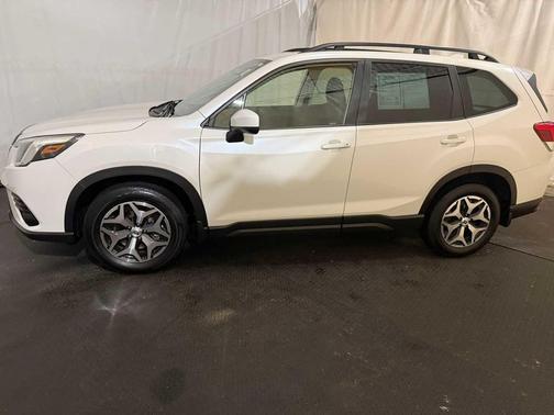 Crystal White Pearl 2023 Subaru Forester Premium