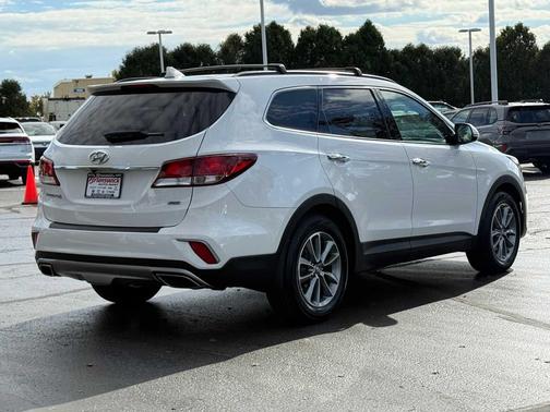 2017 Hyundai SANTA FE SE