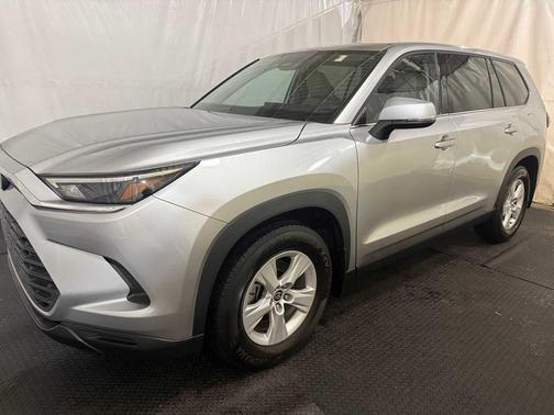 2025 Toyota Highlander LE