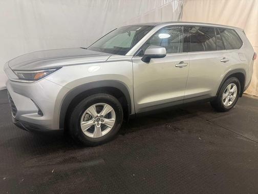2025 Toyota Highlander LE