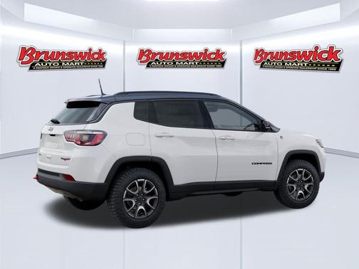 Bright White Clearcoat 2026 Jeep Compass Trailhawk