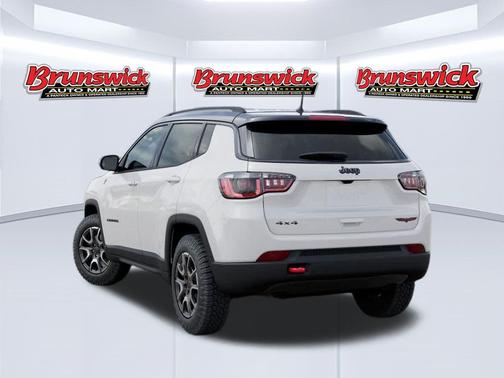 Bright White Clearcoat 2026 Jeep Compass Trailhawk