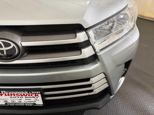 Celestial Silver Metallic 2018 Toyota Highlander LE