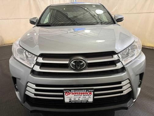 Celestial Silver Metallic 2018 Toyota Highlander LE