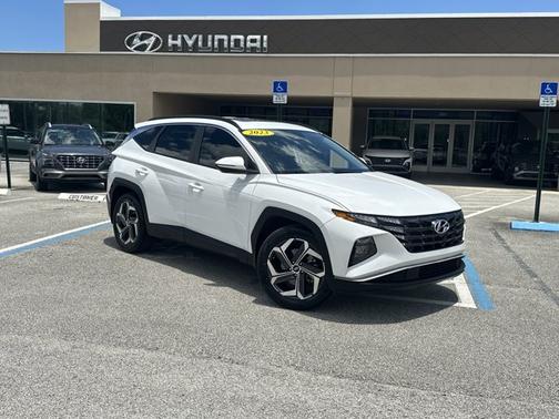 White 2023 Hyundai TUCSON SEL