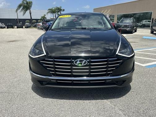 Black 2023 Hyundai SONATA SE