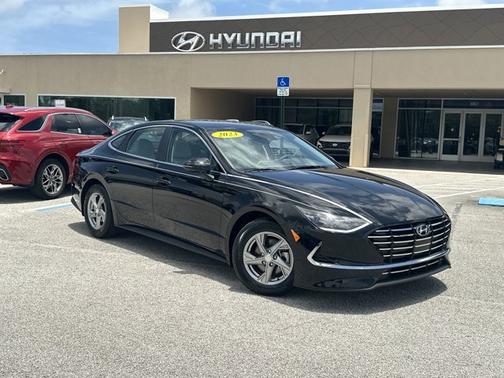 Black 2023 Hyundai SONATA SE
