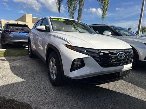 2023 Hyundai TUCSON SE