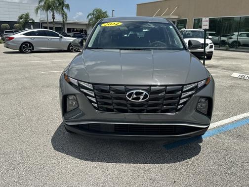 Gray 2024 Hyundai TUCSON SE