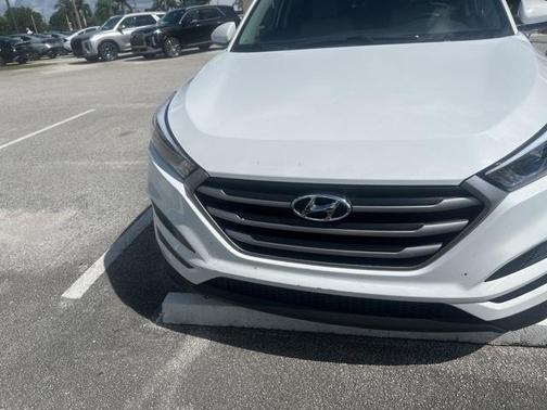 2018 Hyundai TUCSON SE