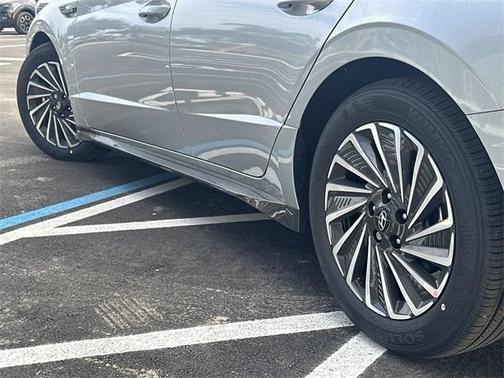 2025 Hyundai SONATA Hybrid Limited