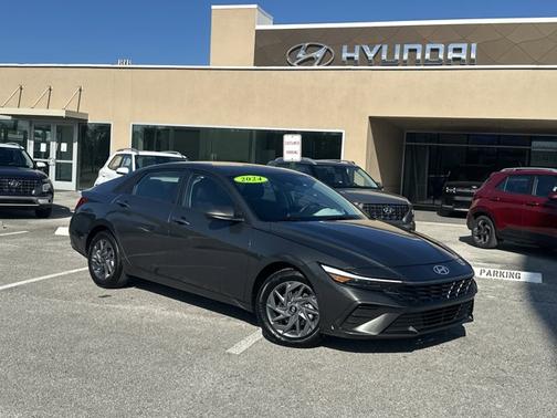 2024 Hyundai ELANTRA SEL
