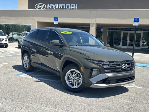 Green 2025 Hyundai TUCSON SE