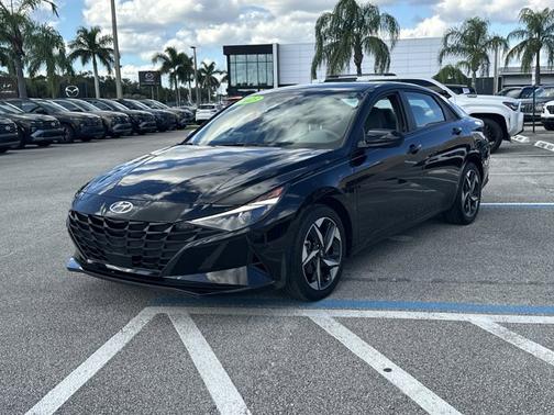 2023 Hyundai ELANTRA SEL
