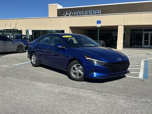 2022 Hyundai ELANTRA SE