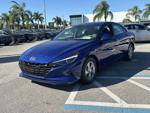 2022 Hyundai ELANTRA SE