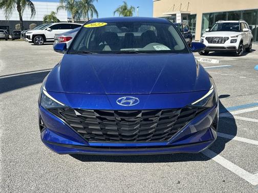 2022 Hyundai ELANTRA SE