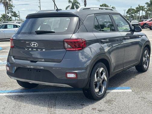 2023 Hyundai VENUE SEL