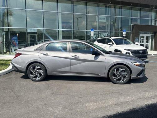 2025 Hyundai ELANTRA HEV SEL Sport