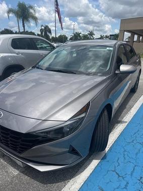 2022 Hyundai ELANTRA SEL