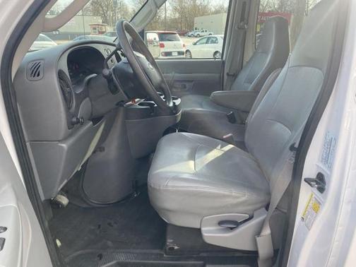 2008 Ford E350 Super Duty 