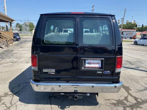 2013 Ford E350 Super Duty