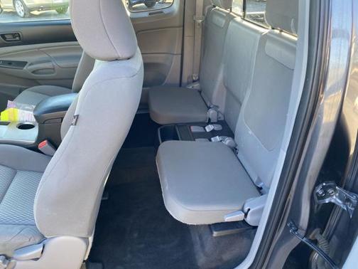 2015 Toyota Tacoma Base (M5)