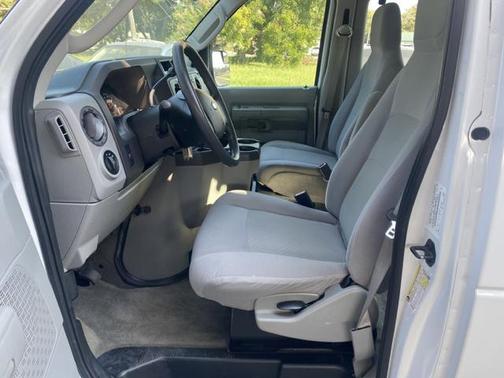 2012 Ford E350 Super Duty XLT