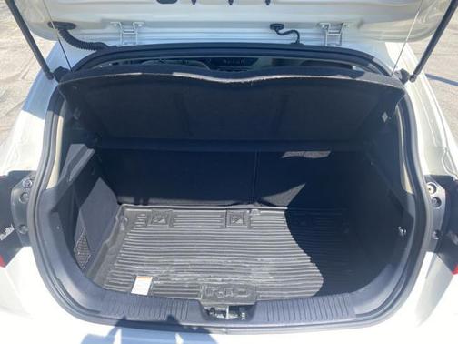 White 2014 Kia Rio LX