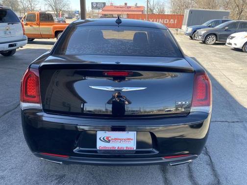 2018 Chrysler 300 Touring