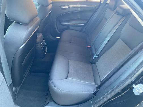 2018 Chrysler 300 Touring