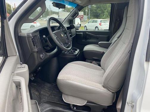 2017 Chevrolet Express 2500 LT