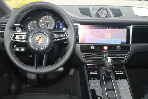 2026 Porsche Macan AWD