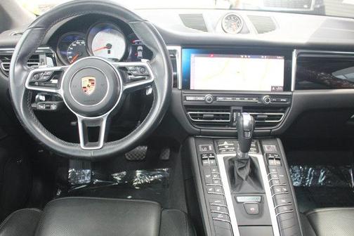 2021 Porsche Macan Base