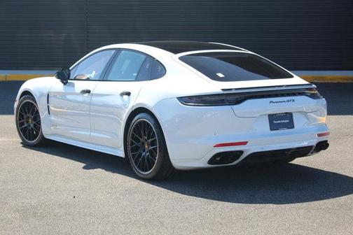 2022 Porsche Panamera GTS