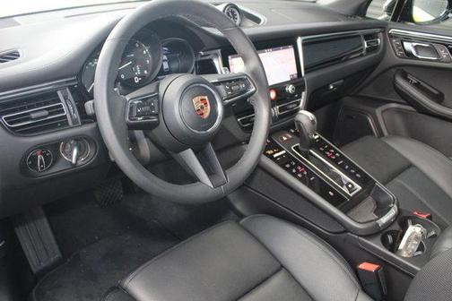 2025 Porsche Macan AWD
