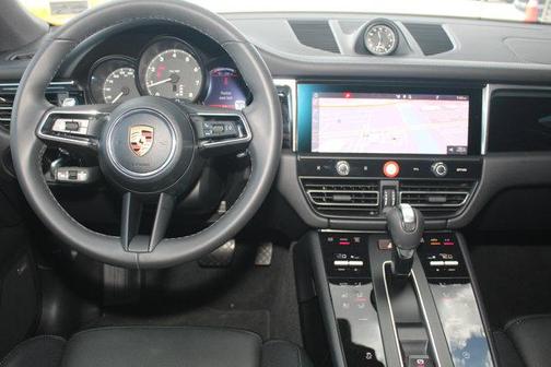 2025 Porsche Macan AWD