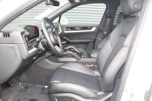 2024 Porsche Cayenne AWD