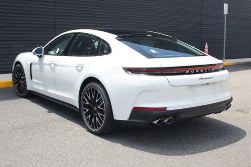 2025 Porsche Panamera 4